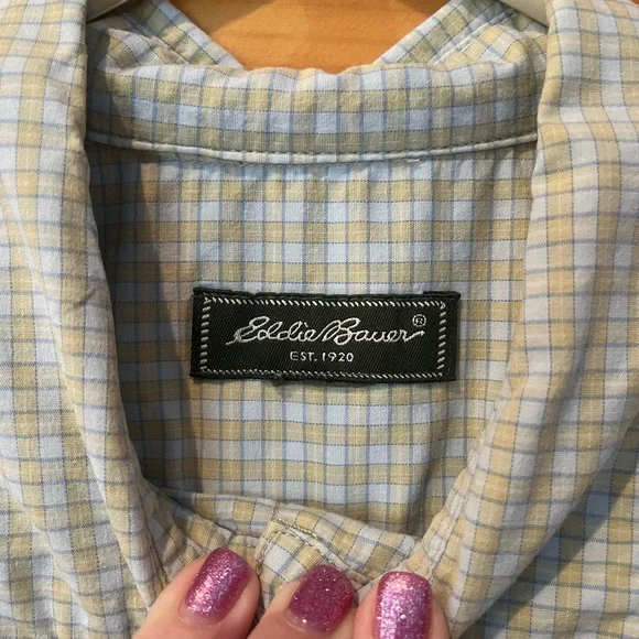 Eddie Bauer poplin Short-Sleeve Button Down Shirt - Picture 2 of 5